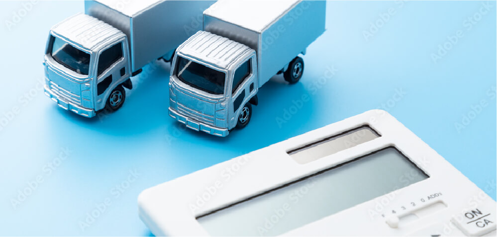 トラックのおもちゃ2つと電卓